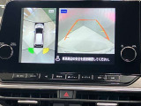 【アラウンドビューモニター】車を上から見下ろしているかのような映像で周囲の状況がひと目で確認、狭い駐車場に駐車するときも安心です♪