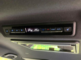 【前席+後席シートヒーター】寒い日に重宝するシートヒーターを後席にも装備!エアコンより早く温まってくれるので寒がりの人も安心ですね♪エアコンの温風は乾燥するから苦手、という方にもをおすすめです。