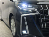 高輝度で点灯速度が速く、しかも消費電力の少ないLEDヘッドライトが装備されています!LEDの明るい光が走行中の視界の確保をサポートして、夜のドライブがより楽しく安全に運転できます♪