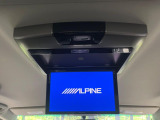 【フリップダウンモニター】大画面モニターで後席でもエンタメをお楽しみいただけます。小さなお子様にも大人気の装備です♪