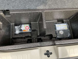 ラゲッジの下にタイヤがパンクしてしまった場合にご利用いただける修理キットが入っております。