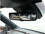 デジタルインナーミラー装備!車両後方のカメラの映像をデジタル補正で視認性を向上させてインナーミラー内に表示します♪視界を遮るものがなく、後席に同乗者がいても後方を確認しやすく安心です♪