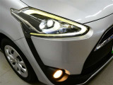 LEDヘッドライトです。デザイン性がよくとても明るいので、夜間の走行や悪天候でも安心です。しかも長寿命!
