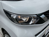 対向車にもやさしく点灯をするハロゲンランプになります。