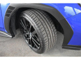 タイヤサイズは245/40R18です