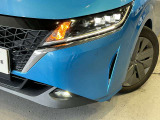 前方や対向車部分だけ切り分けてハイビームになるアダプティブLEDヘッドライトです。