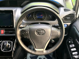 【純正革巻きステアリング】上質な革を使用することで、手にしっかり馴染みとても運転しやすいハンドルです♪