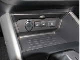 夜間走行でも安心のLEDへッッドライト搭載車です。とても明るく白い光で照らします。この装備も人気のアイテムですね