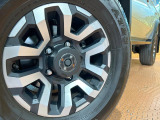 【純正16インチアルミホイール】外観にマッチした純正アルミホイールを装着しております。各種社外アルミホイールや、スタッドレスタイヤも取扱いしております。是非ご相談ください♪