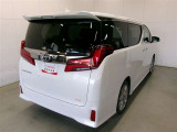 お客様への納車までに、徹底したルームクリーニングを行い、清潔感ある空間を作り上げます。快適なカーライフを送って頂くための努力は惜しみません!!