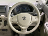 インテリアに合わせたデザインのステアリングは、運転される方のことも考え、運転しやすい形状、大きさです。是非一度、実際に触ってお確かめください。