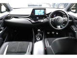 前席全体 目線も高く広い視界で安心して運転することができますね!