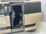 【スライドドア】スライドドアで隣の車を気にせずドアの開閉が可能★狭い駐車場などでも楽々荷物の積み下ろしが可能です