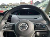 手元でナビの音量調整等が出来るのでナビの操作によるわき見運転を防止することが出来ます。