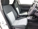 リラックスできる運転席です。外の喧騒を忘れさせてくれますね。見やすいメーターと操作しやすいスイッチ類もいいですね.