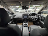 すっきりした運転席周りにはナビやエアコンの操作パネルを設置しておりますので、お一人での運転でもご安心できます。
