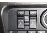 スライドドアの開閉は、ドアハンドルはもちろん運転席からのスイッチ操作でも可能です。お子様の送迎時の乗り降りも一段と楽になります。