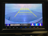 バックでの車庫入れも安心です!リアカメラが付いているバックモニター付のナビを装備しております。操作線もついており距離感も画面から確認できます。