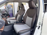 運転席シートにヘタレがあります。