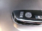 ドアミラーの鏡面の調節、格納は運転席からすべて操作できます!