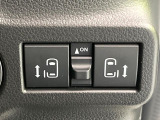 【両側パワースライドドア】スマートキーや運転席のスイッチで後席両側スライドドアの開閉が可能♪電動だから力を入れてドアを開ける必要が無く、小さなお子様でも簡単に開け閉めでき快適です♪