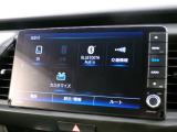 CD、DVD、Bluetooth、AM、FM、スマートフォン接続ができます。