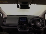 【前方視界】開放的な前方視界!運転がしやすく疲れにくいです♪窓が大きく、見通しがとっても良いおクルマですよ♪