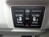 両側電動スライドドア採用しております。運転席からも操作可能なので、お子様からゲストまで幅広く運用頂けます!