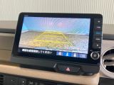 【バックカメラ】リバースにするだけで映ります、後方の安全確認や、狭い駐車場での車庫入れ、雨の日や夜間など視界の悪い時に便利です!安全にバックする為には欠かせない装備です。