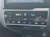 すっきりした運転席周りにはナビやエアコンの操作パネルを設置しておりますので、お一人での運転でもご安心できます。