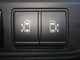 両側電動オートスライドドア付き!!運転席のスイッチでも開閉可能です♪重い荷物を持っている時や、雨の日に重宝します!小さいお子様がいても巻き込み防止機能や手動のみに切替も出来ますので安心です♪