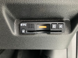 ホンダセンシング装着車となっております。衝突軽減ブレーキ、誤発進抑制機能、歩行者事故低減ステアリング、路外逸脱抑制機能、アダプティブクルーズコントロール、車線維持支援システム他、安全運転を幅広く支援。