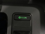 ★ECONスイッチ★ エコドライブを加速しよう!スイッチをONにすると、運転の仕方によるロスを抑え込み燃費をよくするようクルマが頑張ります(*^ー^*)燃費向上にチャレンジ♪
