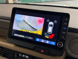 バックギアに入れるだけで自動でリヤカメラに切り替わります!車庫入れやバックが苦手な方にオススメ!