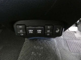 ハンドルヒーターと運転席/助手席シートヒーター付きです。寒い日も快適なドライブが楽しめます♪