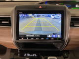 【バックカメラ】運転が苦手な方も車庫入れラクラクです!ギアをリバースに入れれば自動的に切り換わりますので、面倒な操作は不要です♪狭い駐車場もお車を傷つけず安心ですね!