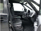 視認性のよいインパネ周りです!操作スイッチやカップホルダーも使いやすい位置に配置されています♪