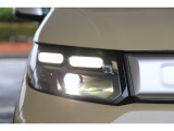 LEDヘッドライトで夜間の視認性も高く、シャープな輝き、先進の安心感。安全とスタイルの調和を生み出します。