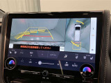 パノラミックビューモニター付きです。車両を上から見たような映像をディスプレイオーディオ画面に表示。運転席からの目視だけでは見にくい、車両周辺の状況をリアルタイムでしっかり確認できます。