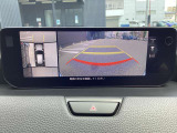 360度ビューモニター 4つのカメラで前後左右、俯瞰映像を表示、ドライバーからは見えない領域の危険認知をサポートするシステム搭載!