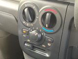 寒い冬も暑い夏も全席に快適な空調を届けてくれる、ダイヤル式エアコンを装備♪