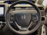 運転にかかわる様々な操作を安全に行えるように視点移動が少なく操作性に配慮されたスイッチ類が凝縮されたコクピットです。