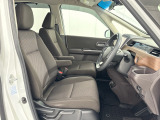 乗降がしやすい運転席。高さが調節できて小柄な方でも運転しやすいポジションをとることができます。
