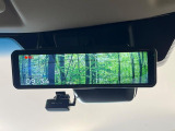 【デジタルインナーミラー】後席の大きな荷物や同乗者で後方が確認しづらい時でも安心!カメラが撮影した車両後方の映像をルームミラー内に表示。クリアな視界で状況の確認が可能です!