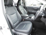 【内装】RAV4の車内です♪もちろん、フロアマットもついてますよ〜!