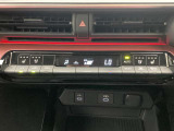 オートエアコンは温度を設定するだけで、自動で風量などを設定してくれます。運転しながら操作も必要ないので、安全性も向上します。