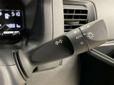 車外の明るさによって自動で点灯・消灯するオートライト