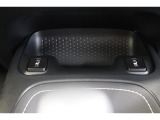 シートヒーターは、エアコンで車内を温めるよりも早くシートが温まるので、寒い季節も快適になります。