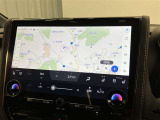 純正ナビを装備。タッチパネル式で使いやすく、お出かけもラクラクです。