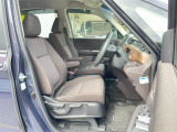 体を包み込む形のシートなので、長時間運転しても疲れません。